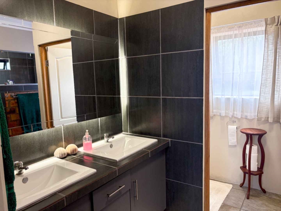 3 Bedroom Property for Sale in Stilbaai Wes Western Cape